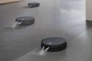 Robot de curățenie cu jeturi de apă pentru îndepărtarea petelor de pe podea.