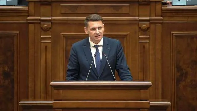Mircea Abrudean discută despre criza politică și necesitatea reformelor în România.