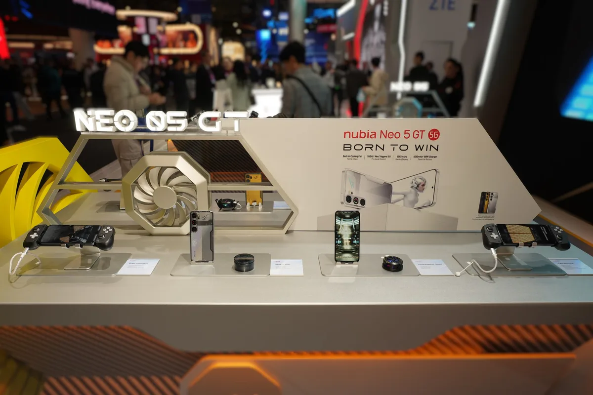 Gama nubia Neo 5 GT expusă la Mobile World Congress 2026.
