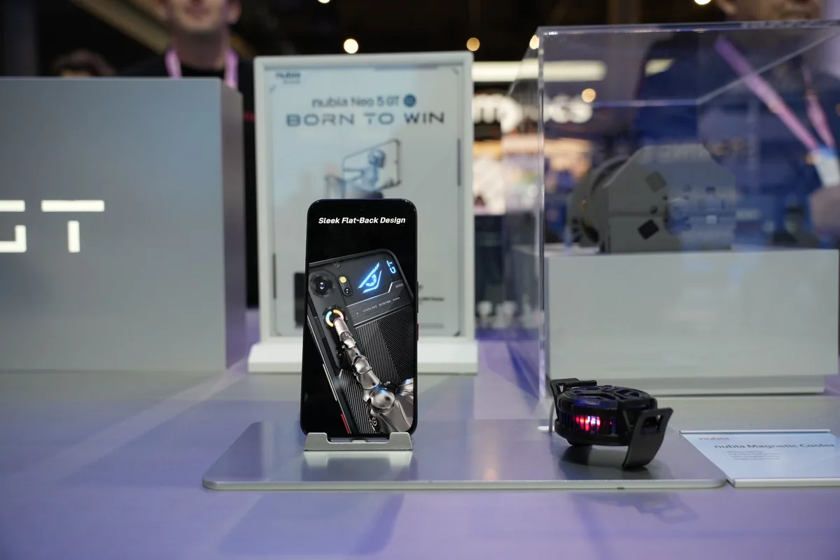 Noul smartphone nubia Neo 5 GT cu design modern la MWC 2026.