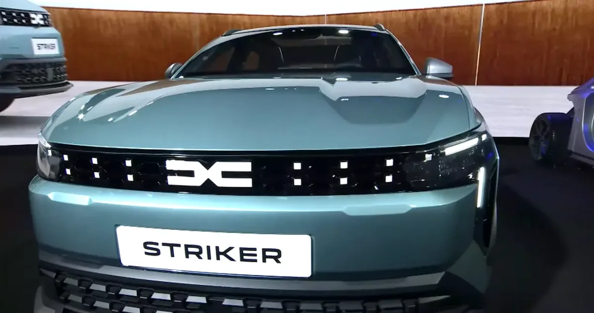 Fața noului model Dacia Striker cu grila distinctivă.