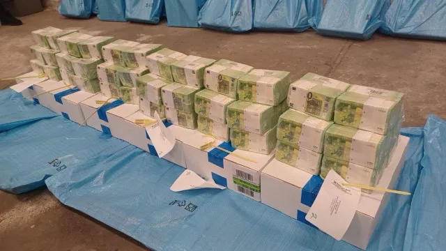 Bancnote confiscate de autoritățile ungare în cadrul anchetei.