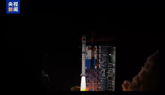 Lansare de rachetă pentru un satelit experimental de internet mobil.