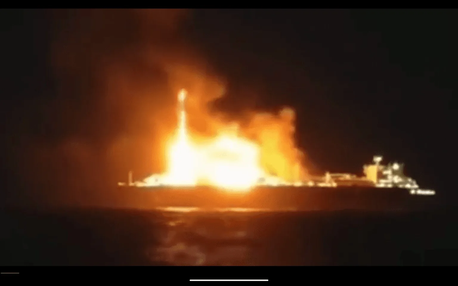 Incendiu pe un petrolier în Marea Mediterană, echipajul evacuat în siguranță.