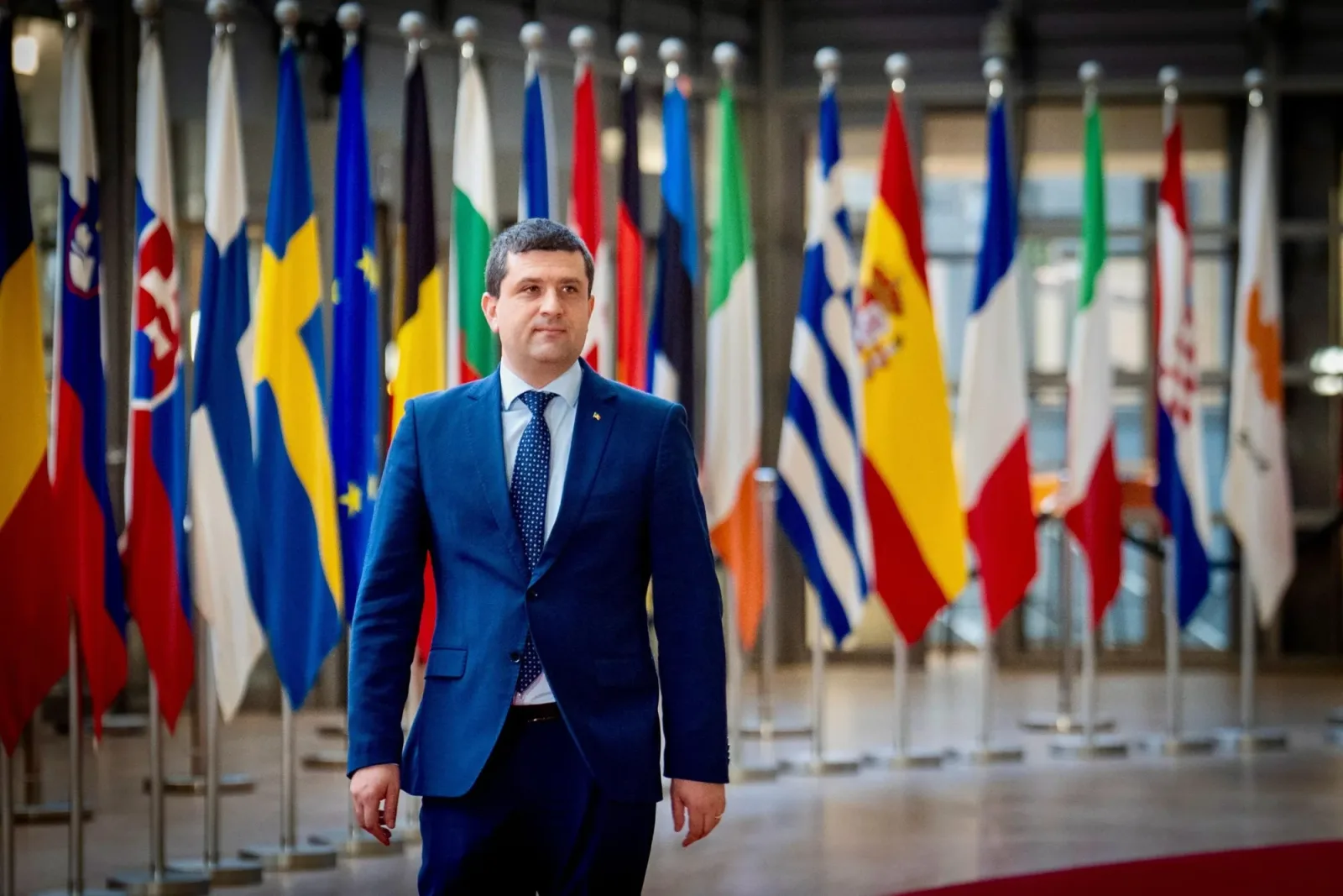 Oana Țoiu discută cu oficiali NATO în contextul securității.