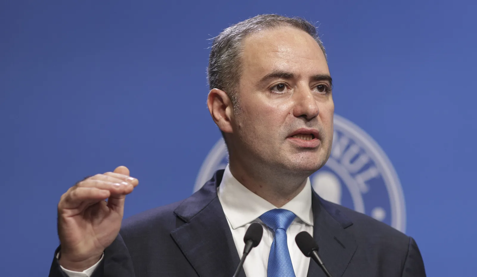 Alexandru Nazare discută despre instabilitatea economică a României.