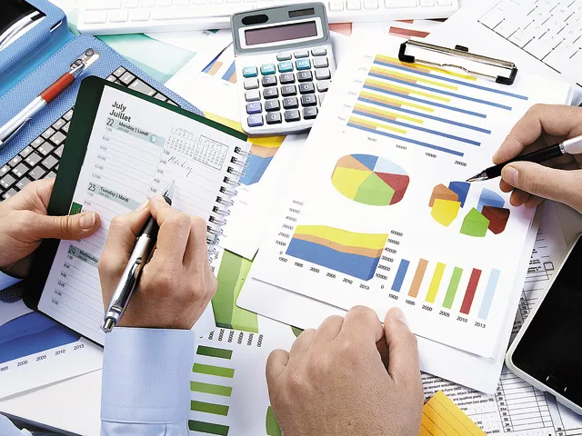 Analiză economică cu grafice și calcule despre inflația din România.
