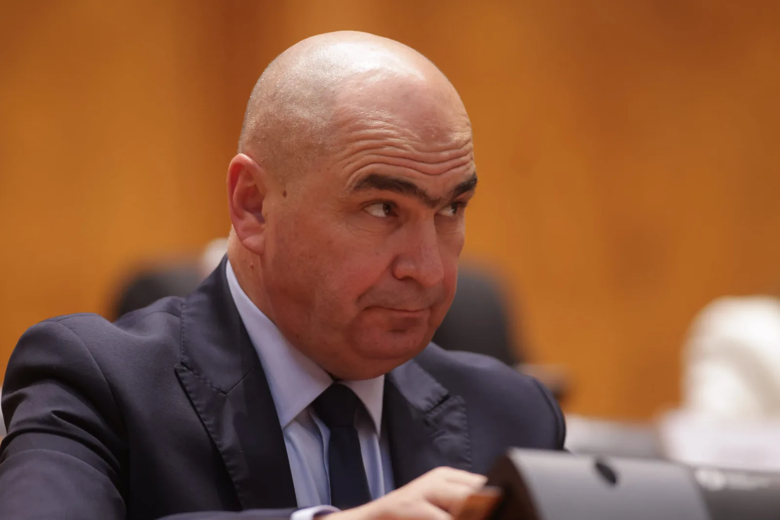 Ilie Bolojan în timpul unei ședințe importante a PNL la București.