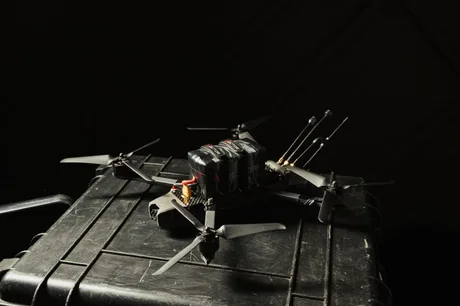 Dronă pliabilă Hammer F1, proiectată pentru misiuni militare de recunoaștere.