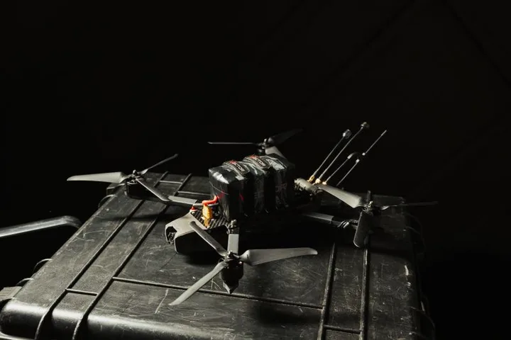 Dronă pliabilă Hammer F1, proiectată pentru misiuni militare de recunoaștere.