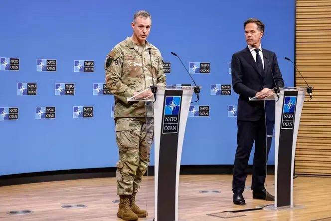 Conferință de presă NATO despre retragerea din Irak și activitatea din Napoli.