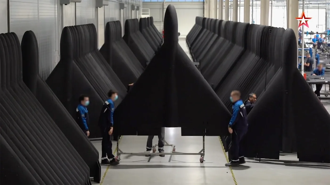 Dronele autonome dezvoltate de Rusia pentru război, în proces de asamblare.