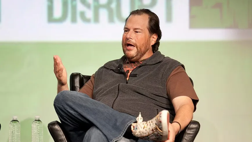 Marc Benioff discutând despre bugetul Salesforce pentru tokenuri Anthropic.