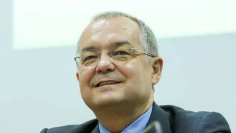 Emil Boc discută despre stabilitatea guvernamentală și alternativele politice.