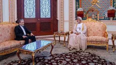 Întâlnire diplomatică între oficiali iranieni și omanezi pentru discuții strategice.