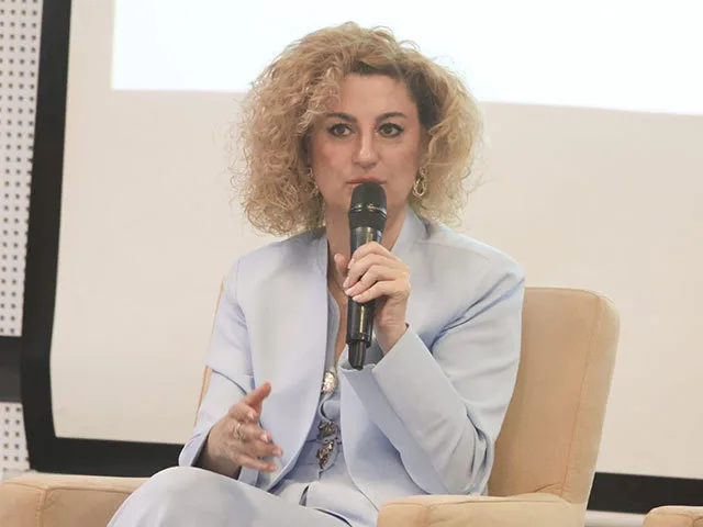 Alina Crețu discutând despre impactul instabilității politice asupra agriculturii românești.