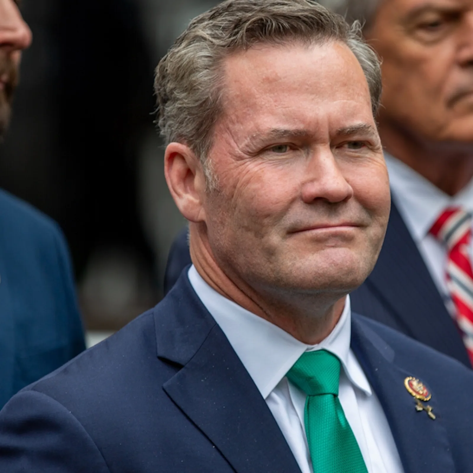 Ambasadorul american Mike Waltz discutând despre contribuțiile către ONU.