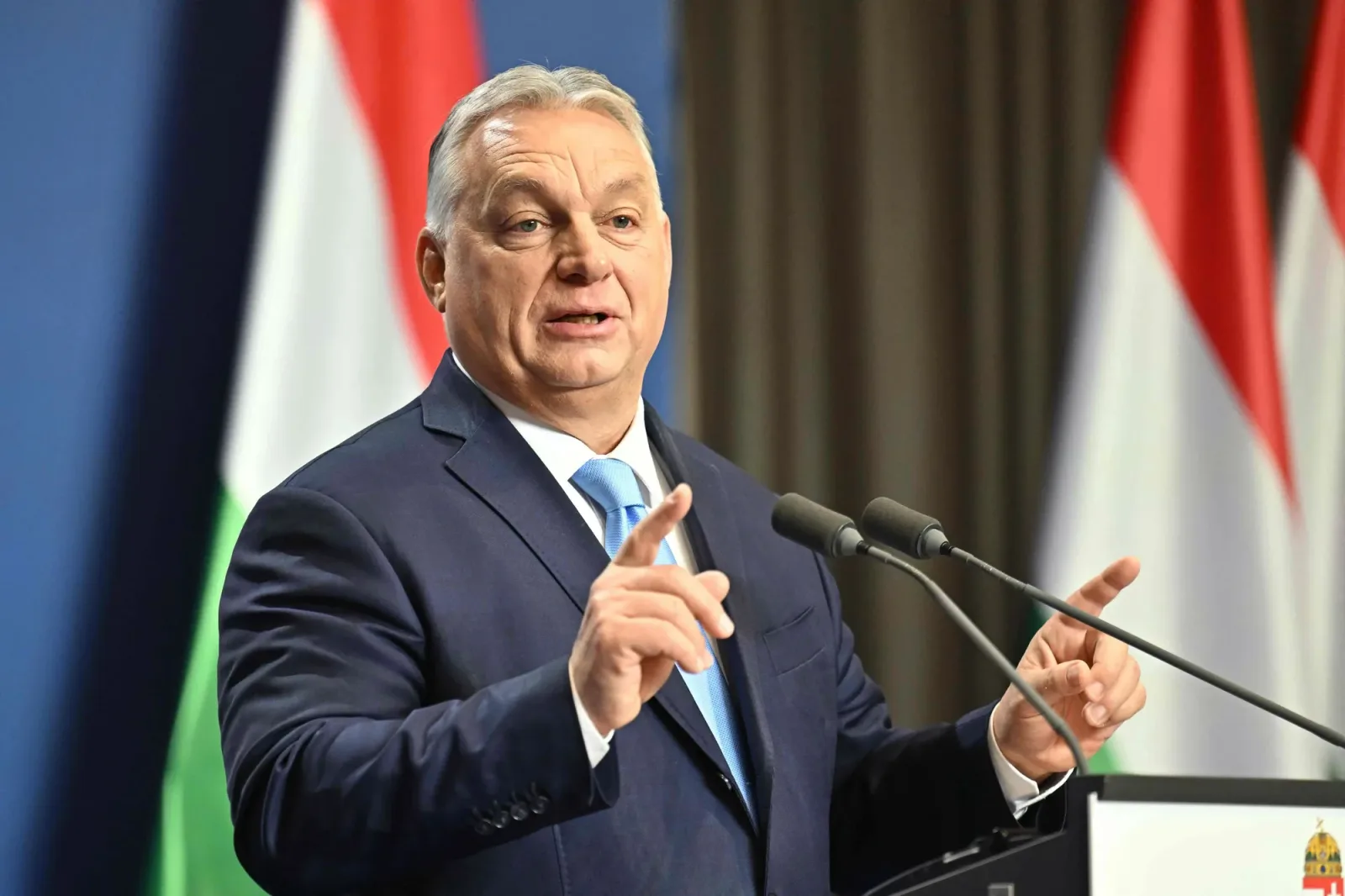 Viktor Orbán vorbește despre deciziile CJUE la o conferință.