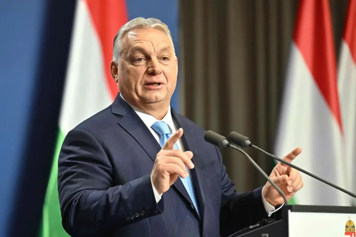 Viktor Orbán vorbește despre deciziile CJUE la o conferință.