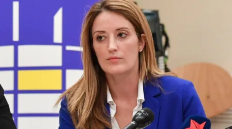 Roberta Metsola, președinta Parlamentului European, în timpul unei conferințe de presă.