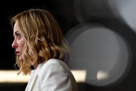 Giorgia Meloni discutând despre securitatea energetică a Italiei.