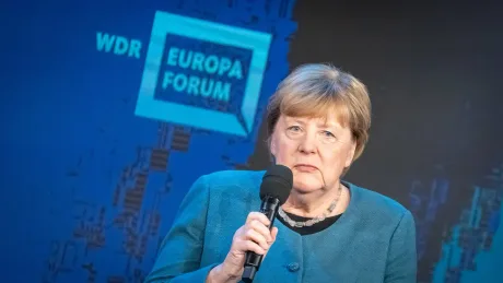 Angela Merkel discută despre diplomația Uniunii Europene cu Rusia.