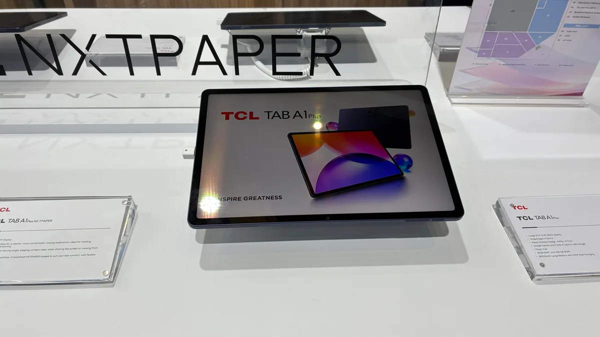 Tableta TCL TAB A1 cu tehnologie NXTPAPER prezentată la MWC.