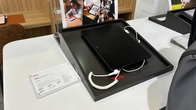 Dispozitiv TCL cu design modern, dedicat sănătății ochilor utilizatorilor.