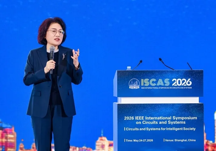 Prezentare despre inovațiile în semiconductori la conferința ISCAS 2026.