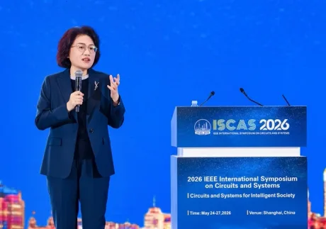 Prezentare despre inovațiile în semiconductori la conferința ISCAS 2026.