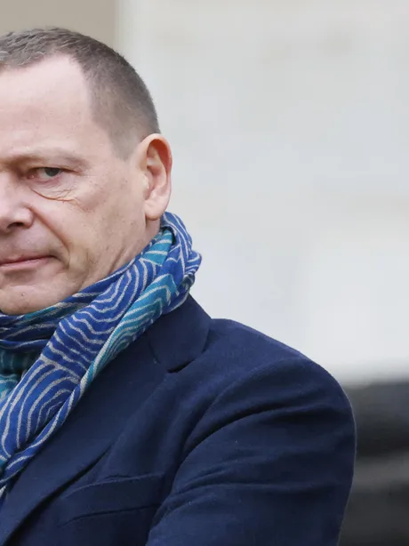 Emmanuel Bonne discutând despre relațiile diplomatice cu Rusia.