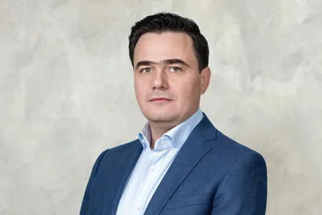 Mihail Vasilescu, noul CEO al grupului MAS, într-un costum elegant.