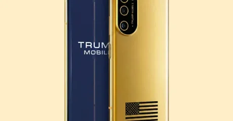 Designul nou al telefonului T1 de la Trump Mobile, cu detalii aurii și logo actualizat.
