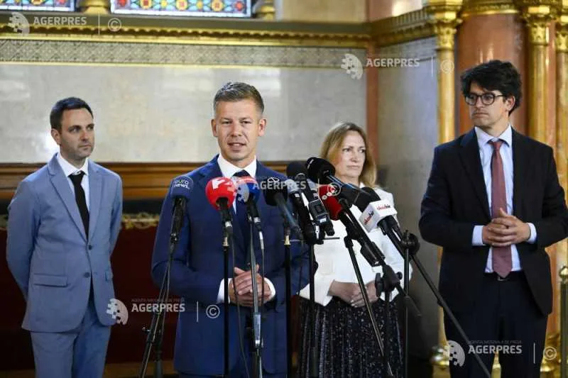 Reprezentanți politici discutând despre reluarea livrărilor de petrol în Ungaria.