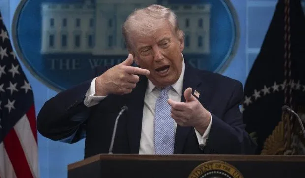 Donald Trump discutând despre relațiile internaționale și suveranitatea Insulelor Falkland.