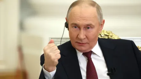 Vladimir Putin discutând despre problemele interne ale Rusiei.