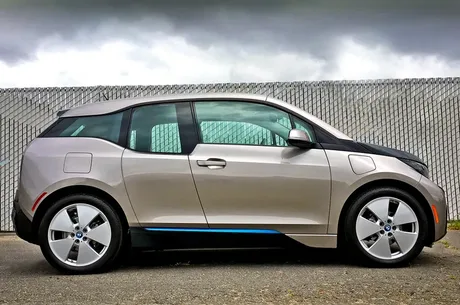 BMW i3 REx, un model electric cu autonomie limitată, în fața provocărilor pieței.