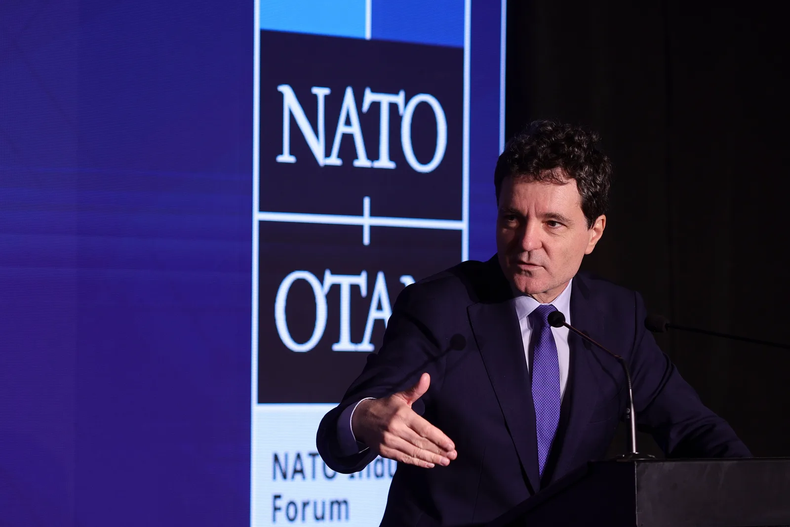 Nicușor Dan discută despre securitatea României în contextul conflictului din Orientul Mijlociu.