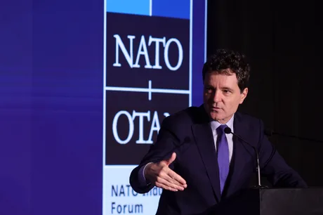 Nicușor Dan discută despre securitatea României în contextul conflictului din Orientul Mijlociu.