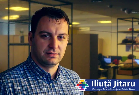Iliuță Jitaru, manager la Patria Bank, discutând despre microfinanțare.