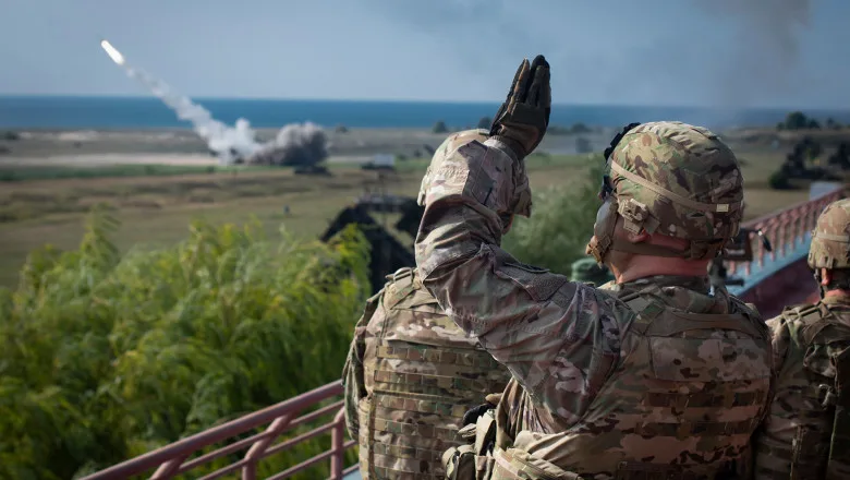 Sistem antirachetă în acțiune pe un câmp de luptă din Ucraina.