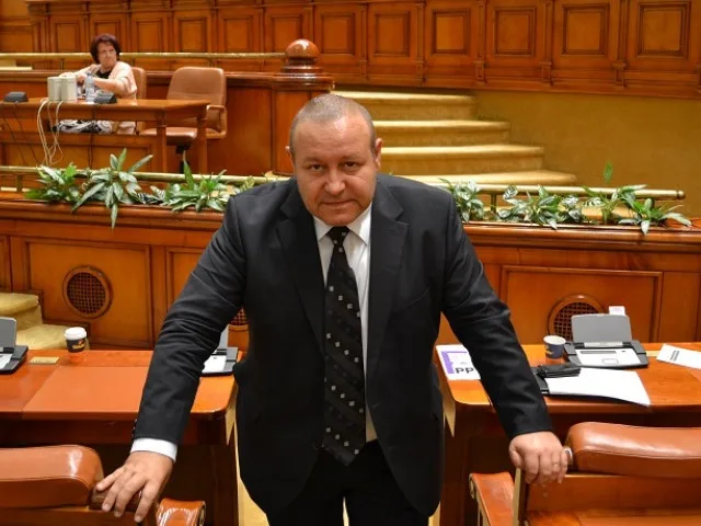 Daniel Fenechiu discută despre stabilitatea guvernului în contextul politic actual.