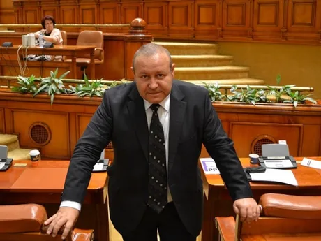 Daniel Fenechiu discută despre stabilitatea guvernului în contextul politic actual.