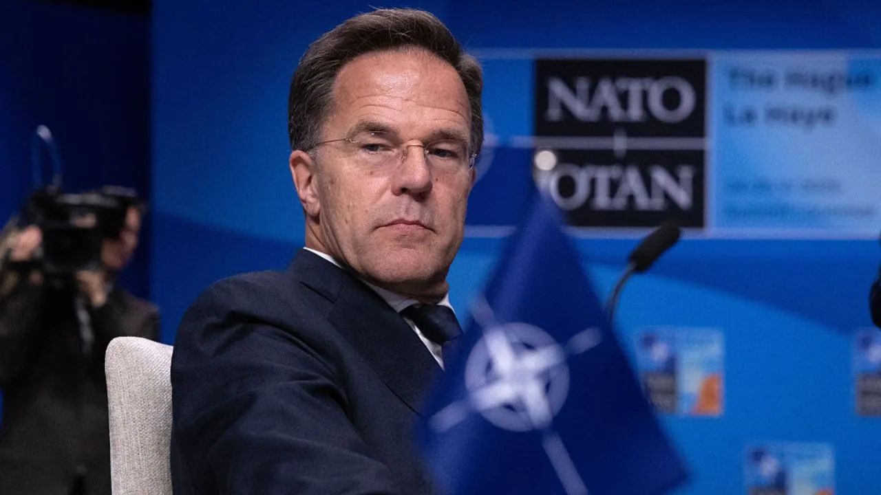 Mark Rutte discută despre amenințările nucleare ale Rusiei în contextul exercițiilor militare.