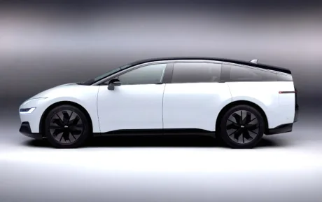 Prototip Ford electric cu design aerodinamic și caracteristici inovatoare.