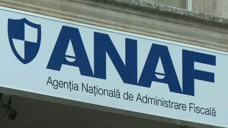 Logo-ul ANAF pe clădirea instituției, simbol al administrării fiscale.
