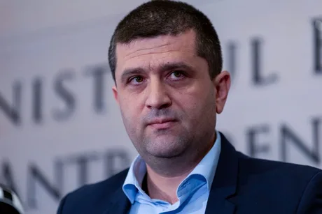 Ministrul Apărării discută despre integrarea dronelor în Armata Română.