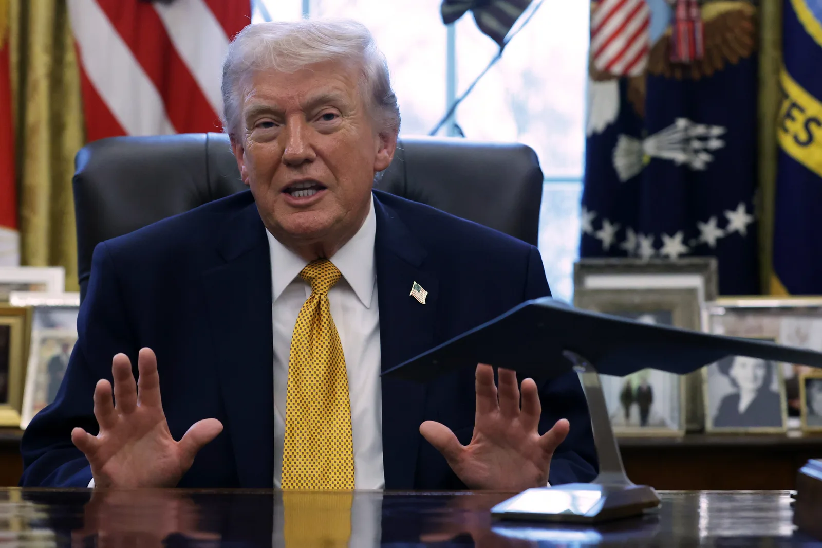 Președintele discută despre desfășurarea trupelor în Orientul Mijlociu.