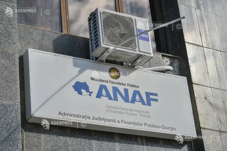 Sediul ANAF cu un aparat de aer condiționat pe fațada clădirii.