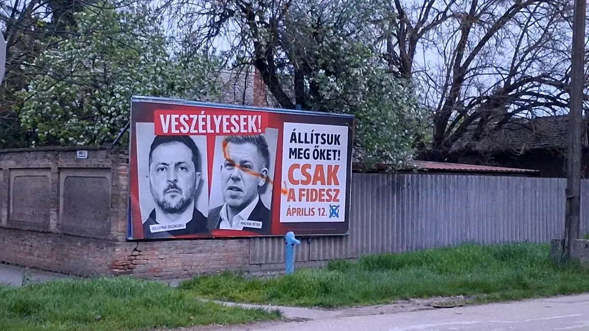 Panou electoral cu Viktor Orbán și Volodimir Zelenski în campania din Ungaria.
